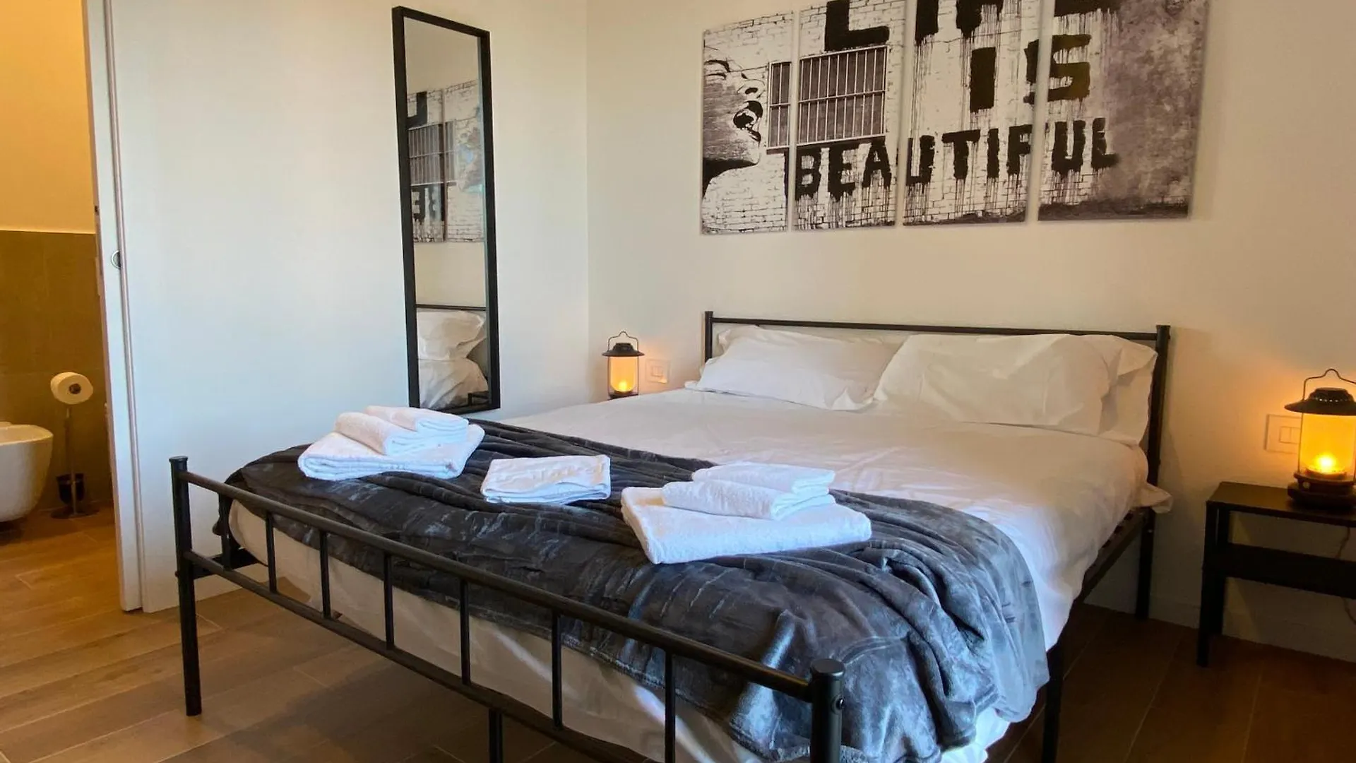 Avantgard Rooms Red Carpet Bologna